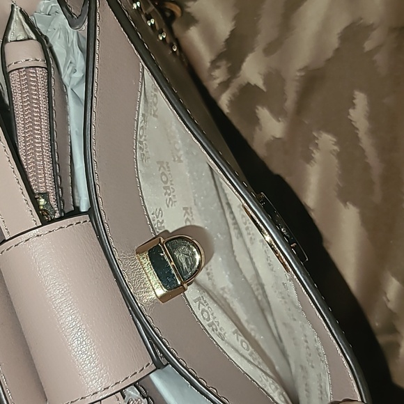 MICHAEL Kors Purse - Picture 15 of 17